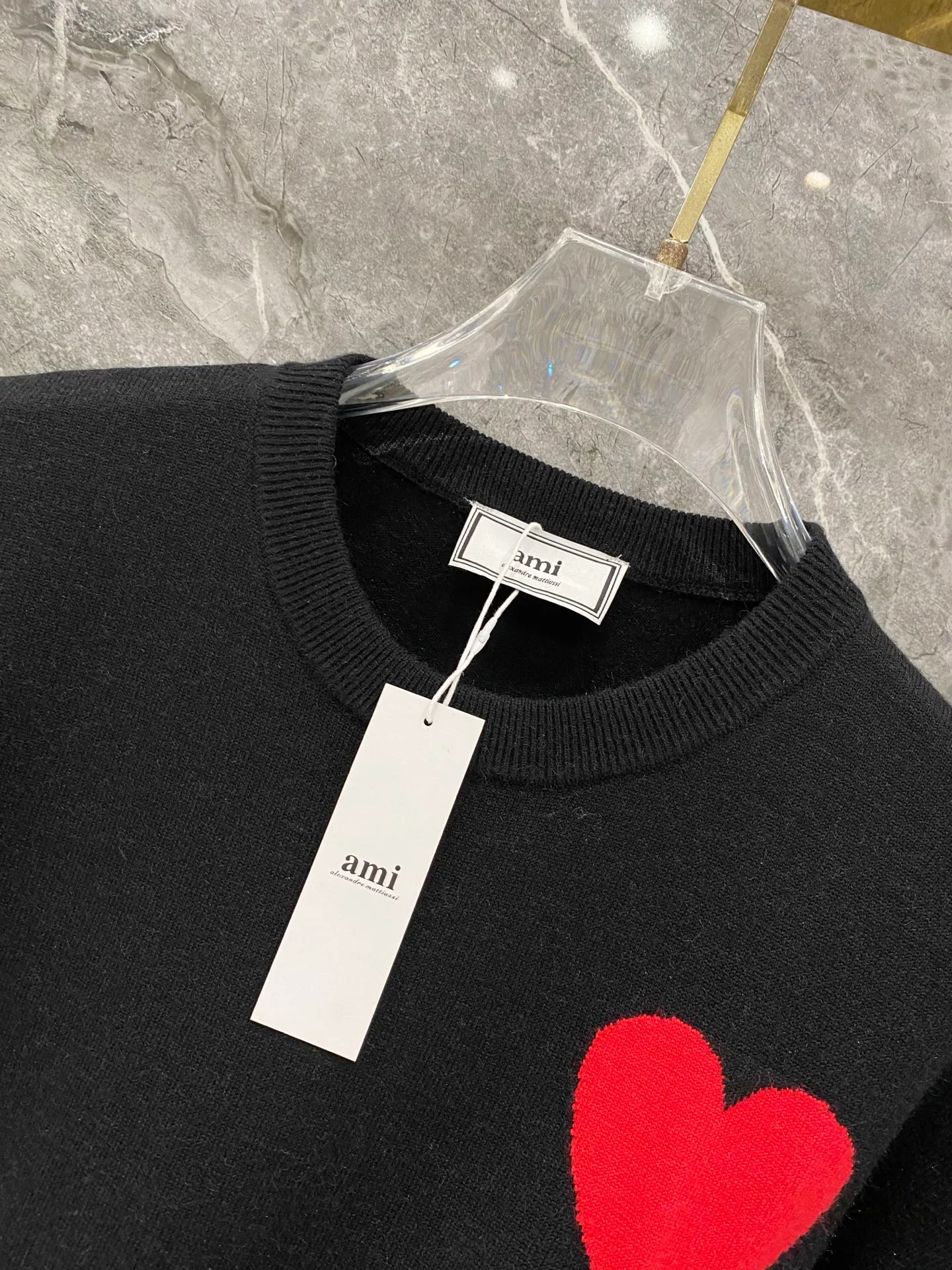 ami·Autumn and winter round neck knitting is the most New Arrival! High-quality Italian imported fabrics, high-density knitting, Versatile sweaters, and shirts are all very handsome! Logo! It is more durable and less prone to deformation. It has an excellent fit and can be easily held in various styles. It is also a type that needs to be adjusted according to the fit of the fabric! Classic fashion decoration, which is sought after every year, has become popular all over the world! Sizes:S-XXL